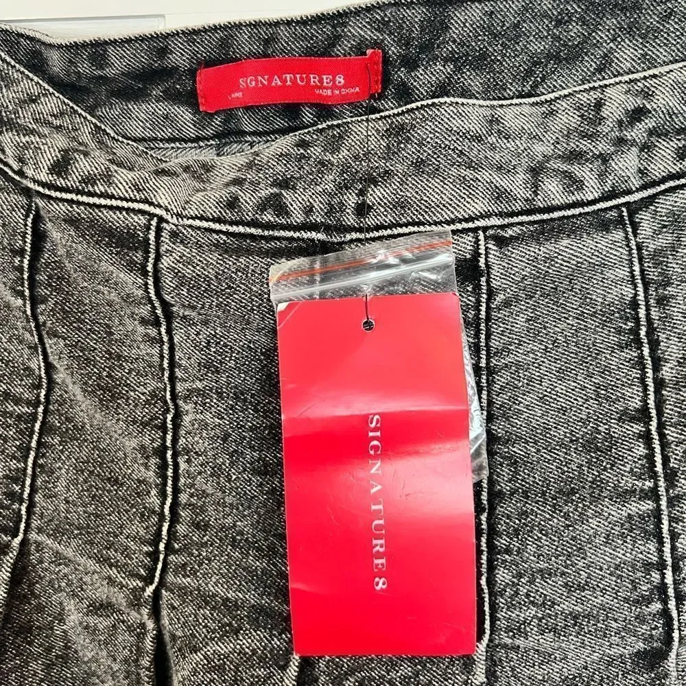 Signature 8 pleated skirt in acid wash black